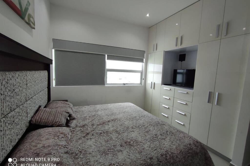 Condominio Torre Eme Frente Al Malecon Vista A La Ciudad Con Alberca Y Algo Al Mar Gimnacio 마사틀란 외부 사진