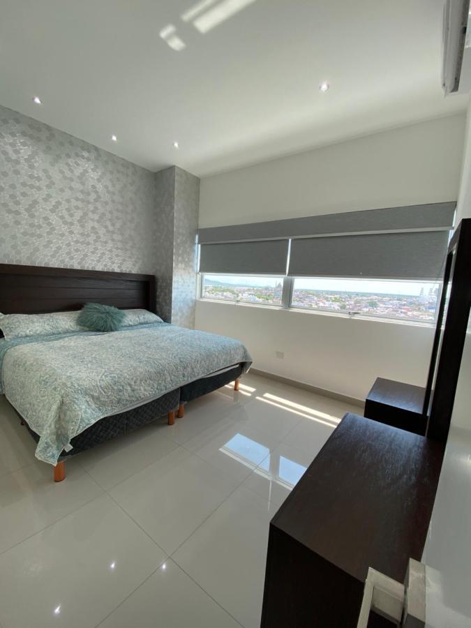 Condominio Torre Eme Frente Al Malecon Vista A La Ciudad Con Alberca Y Algo Al Mar Gimnacio 마사틀란 외부 사진